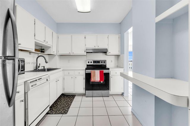 4001 Hillcrest Dr 812, Hollywood, FL 33021
