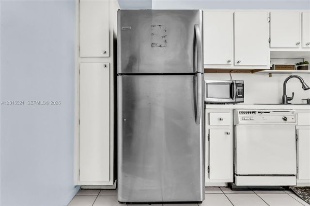4001 Hillcrest Dr 812, Hollywood, FL 33021