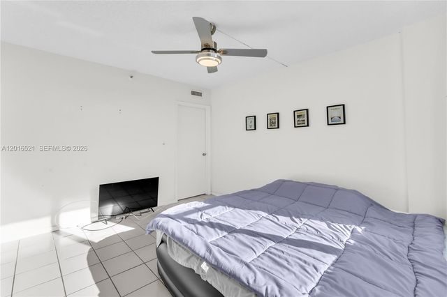 4001 Hillcrest Dr 812, Hollywood, FL 33021