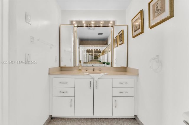 4001 Hillcrest Dr 812, Hollywood, FL 33021