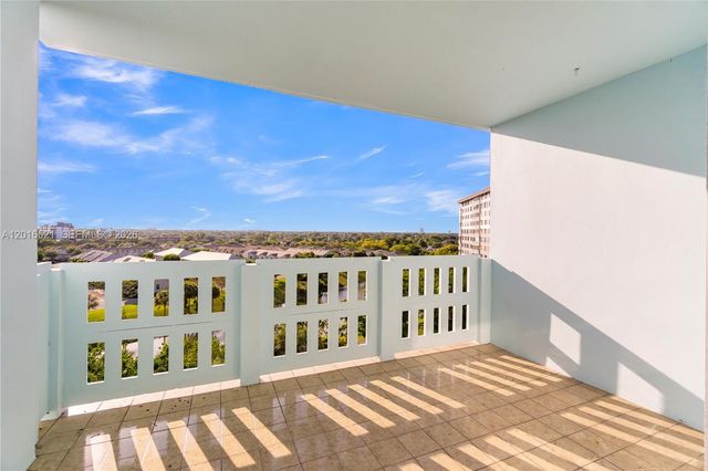4001 Hillcrest Dr 812, Hollywood, FL 33021