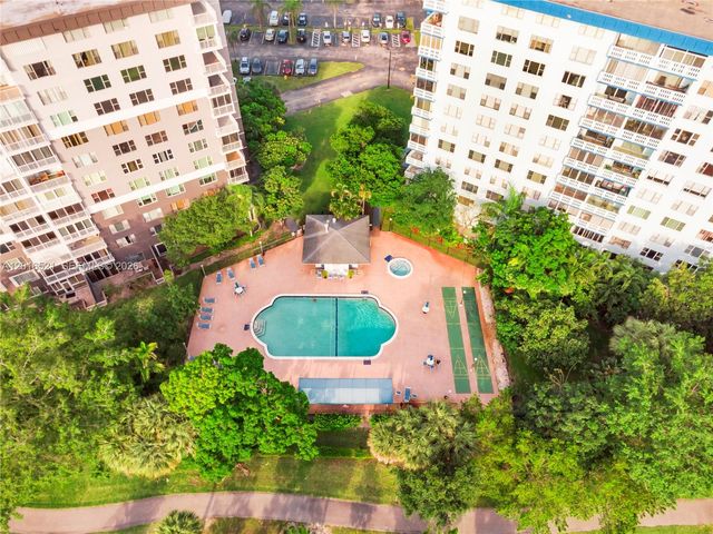4001 Hillcrest Dr 812, Hollywood, FL 33021