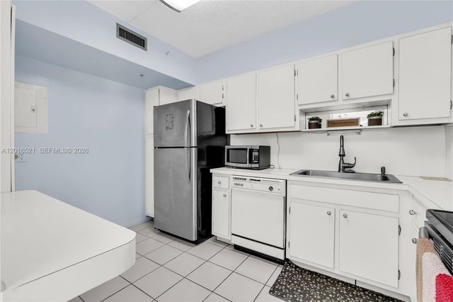 4001 Hillcrest Dr 812, Hollywood, FL 33021