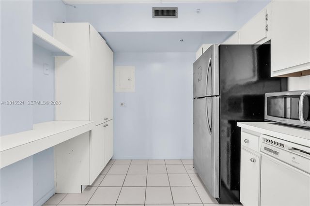 4001 Hillcrest Dr 812, Hollywood, FL 33021