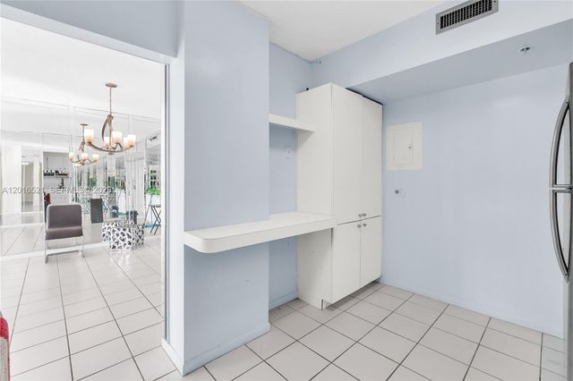 4001 Hillcrest Dr 812, Hollywood, FL 33021