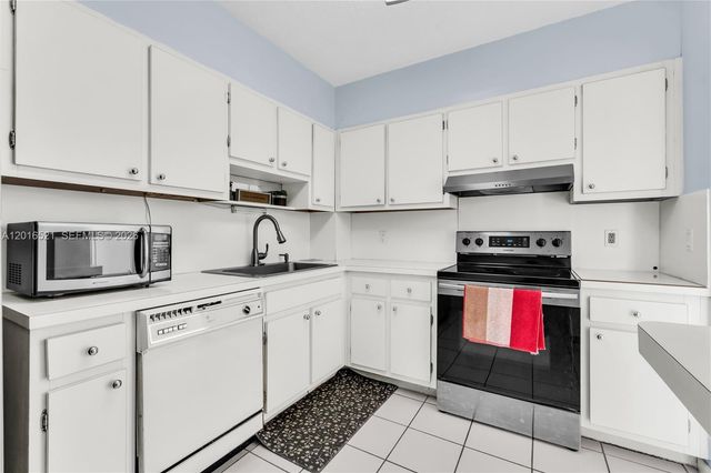 4001 Hillcrest Dr 812, Hollywood, FL 33021