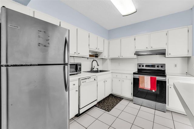 4001 Hillcrest Dr 812, Hollywood, FL 33021