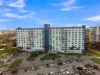 4001 Hillcrest Dr 812, Hollywood, FL 33021