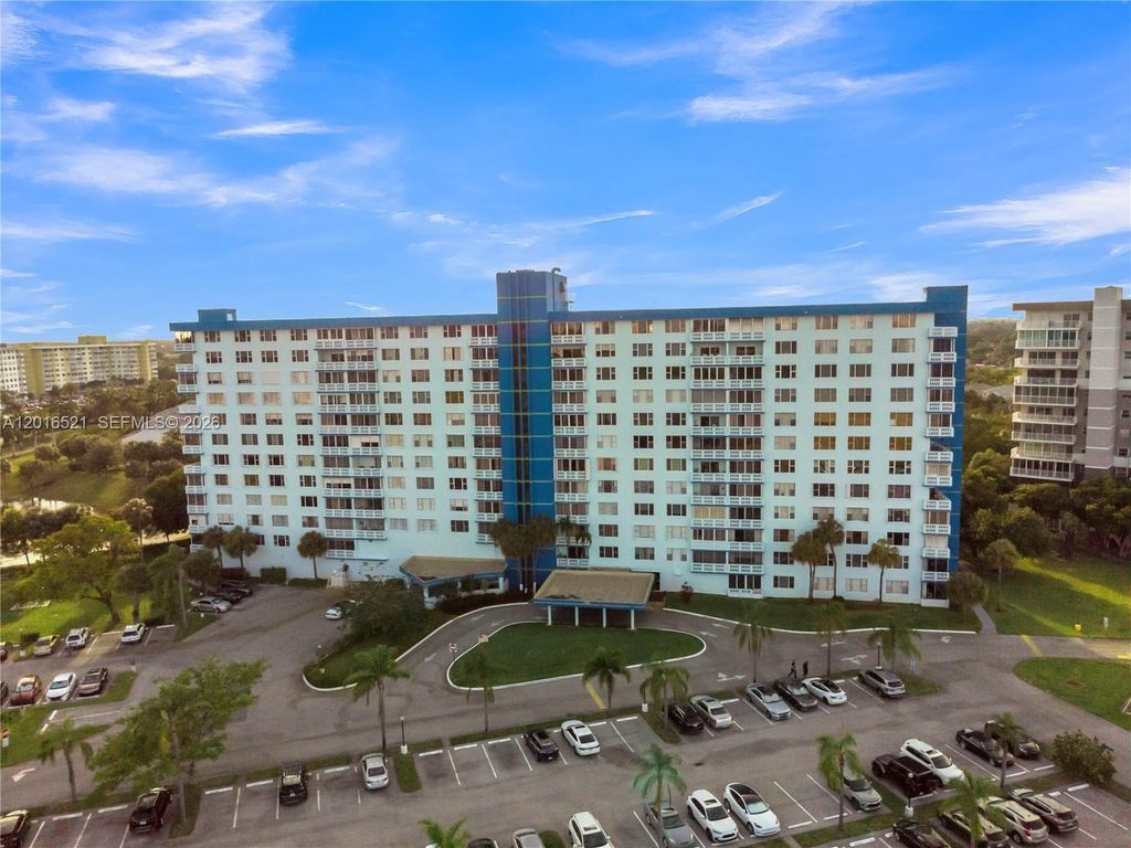 4001 Hillcrest Dr 812, Hollywood, FL 33021