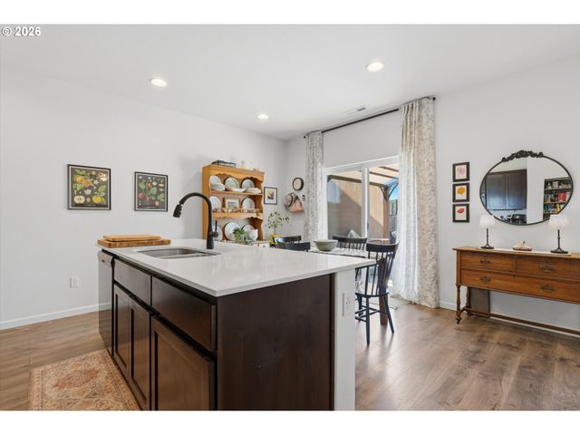 2097 Nw WOODLAND Dr, Mc Minnville, OR 97128