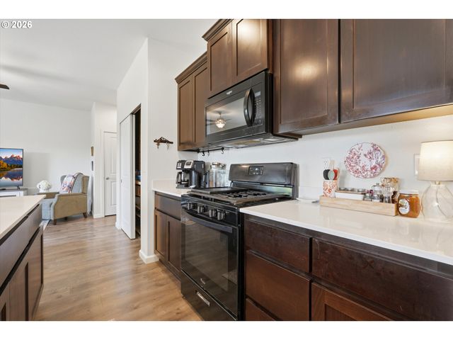 2097 Nw WOODLAND Dr, Mc Minnville, OR 97128