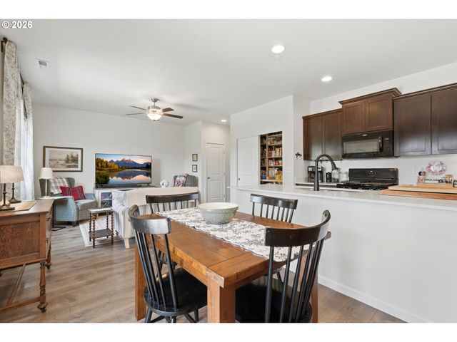 2097 Nw WOODLAND Dr, Mc Minnville, OR 97128