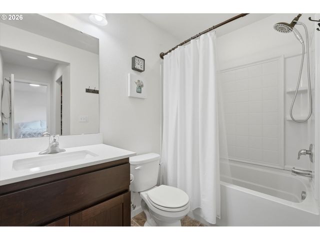 2097 Nw WOODLAND Dr, Mc Minnville, OR 97128