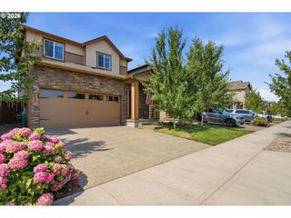 2097 Nw WOODLAND Dr, Mc Minnville, OR 97128