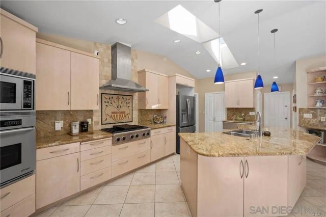 8361 Calle Del Cielo, La Jolla, CA 92037
