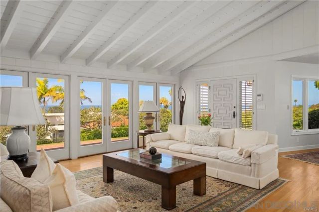8361 Calle Del Cielo, La Jolla, CA 92037