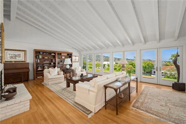 8361 Calle Del Cielo, La Jolla, CA 92037