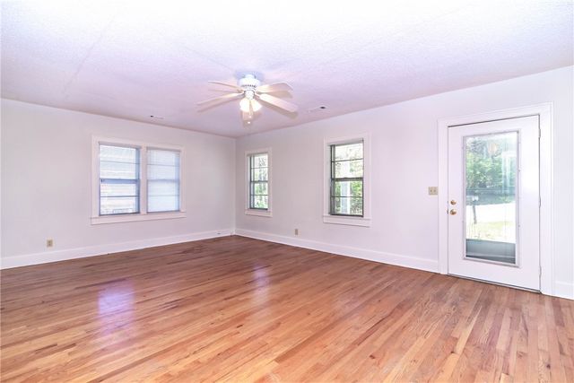 583 N Assembly Drive 1, Fayetteville, AR 72701