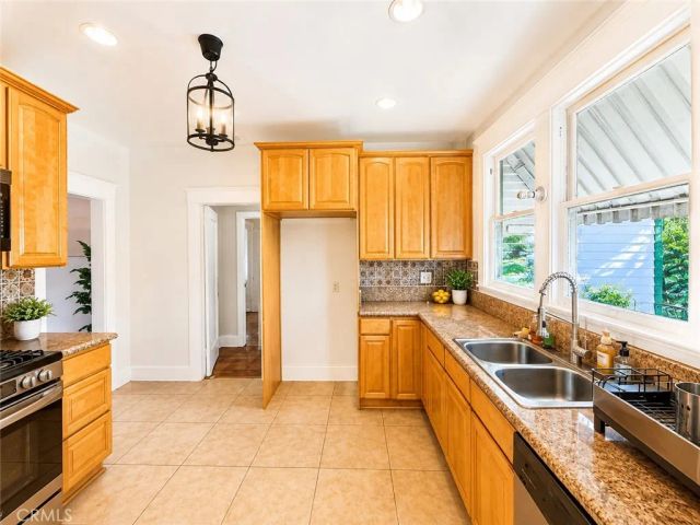 103 S Ardmore, Los Angeles, CA 90004
