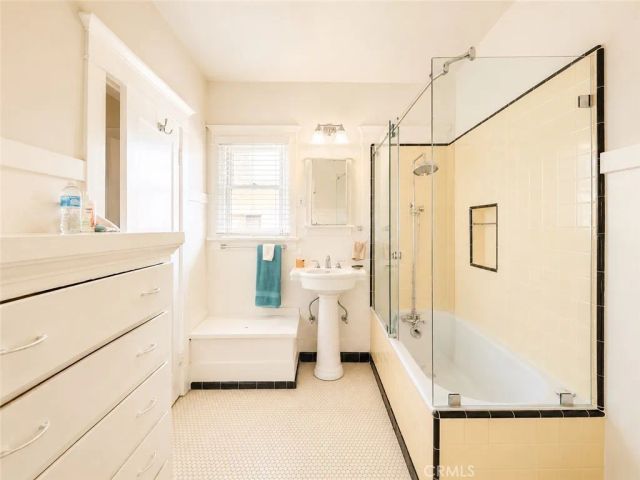 103 S Ardmore, Los Angeles, CA 90004