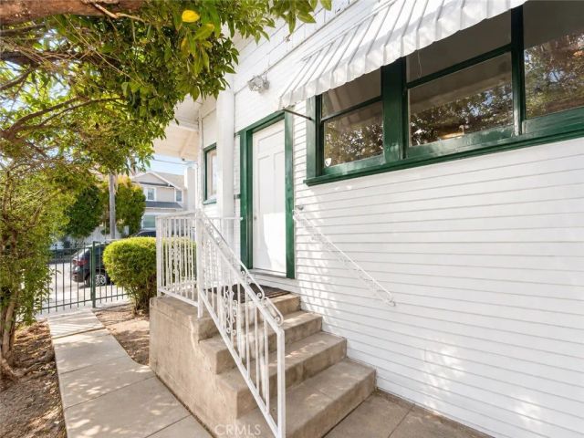 103 S Ardmore, Los Angeles, CA 90004