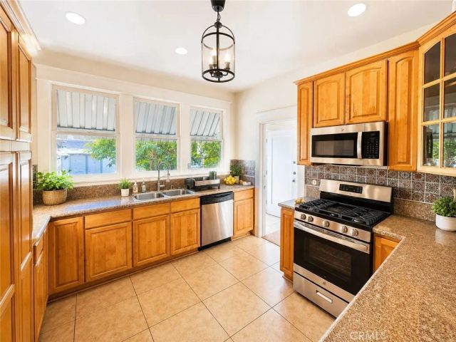 103 S Ardmore, Los Angeles, CA 90004