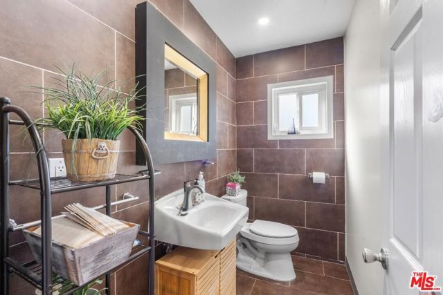 1611 6th Avenue, Los Angeles, CA 90019