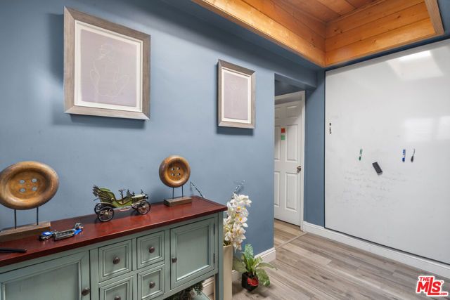 1611 6th Avenue, Los Angeles, CA 90019