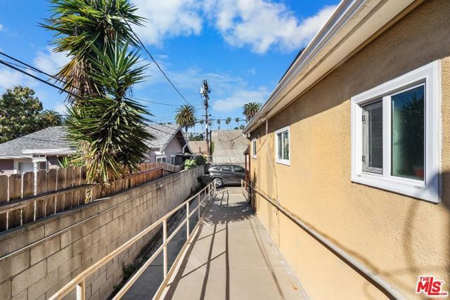 1611 6th Avenue, Los Angeles, CA 90019