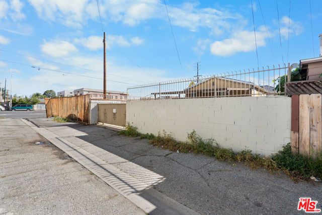 1611 6th Avenue, Los Angeles, CA 90019