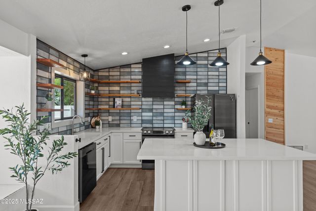 741 Via Vanilla, Rio Rico, AZ 85648