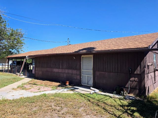 115 W Duncan Avenue, Mertzon, TX 76941