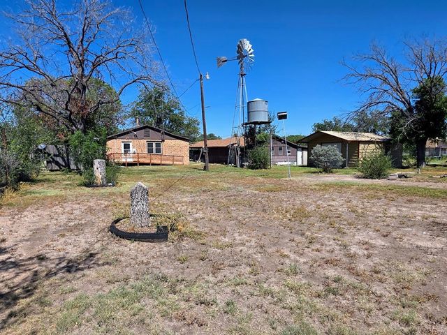 115 W Duncan Avenue, Mertzon, TX 76941