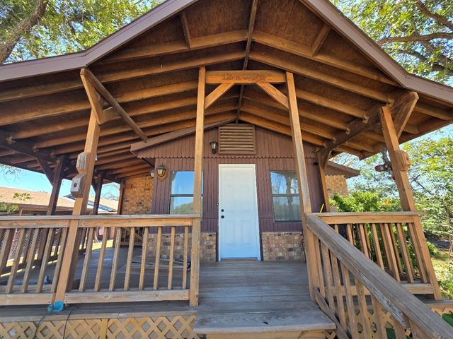 115 W Duncan Avenue, Mertzon, TX 76941