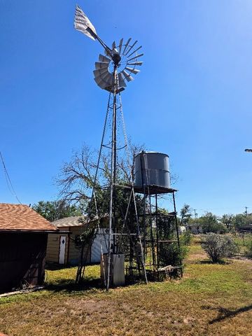 115 W Duncan Avenue, Mertzon, TX 76941