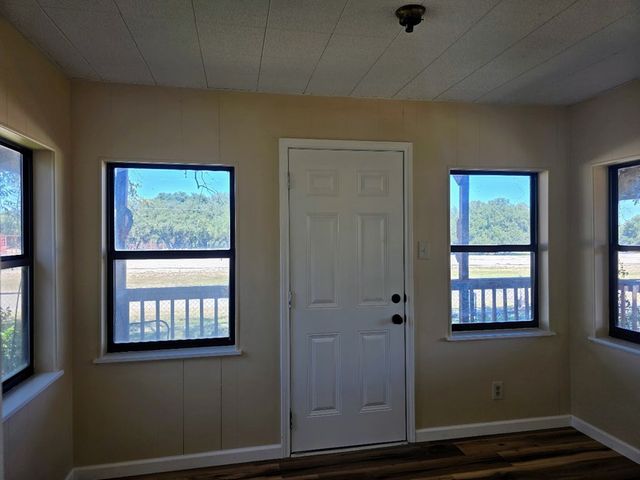 115 W Duncan Avenue, Mertzon, TX 76941