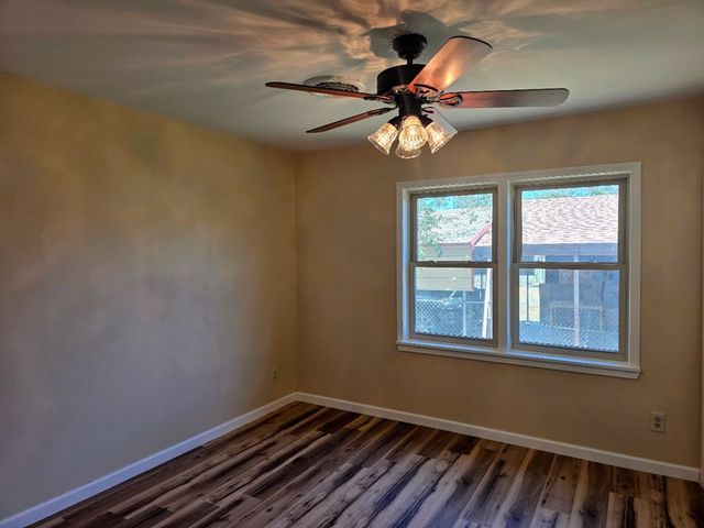 115 W Duncan Avenue, Mertzon, TX 76941