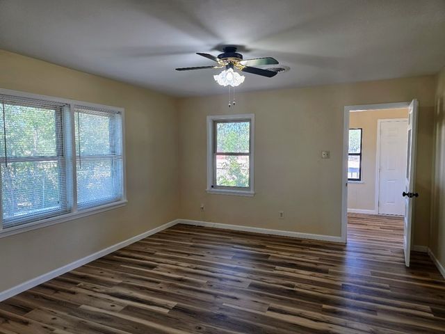 115 W Duncan Avenue, Mertzon, TX 76941