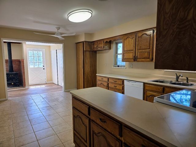 115 W Duncan Avenue, Mertzon, TX 76941