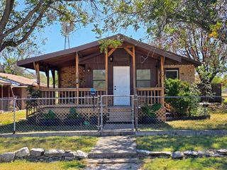 115 W Duncan Avenue, Mertzon, TX 76941