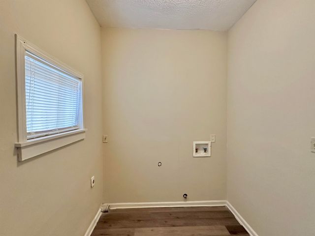 2195 CARNES AVE, Memphis, TN 38114