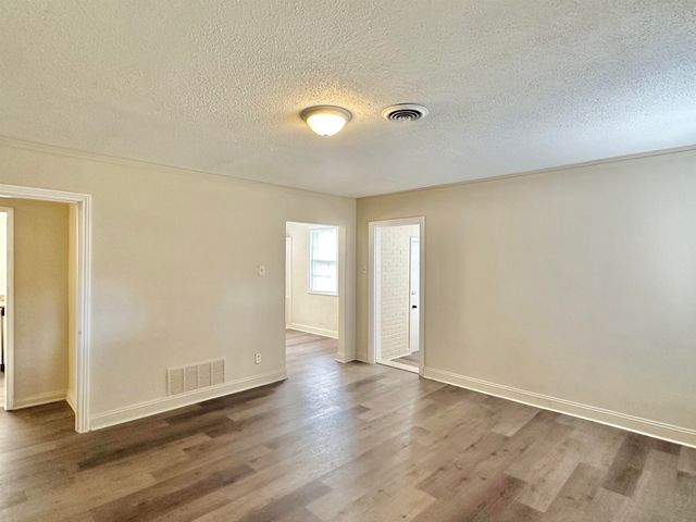 2195 CARNES AVE, Memphis, TN 38114