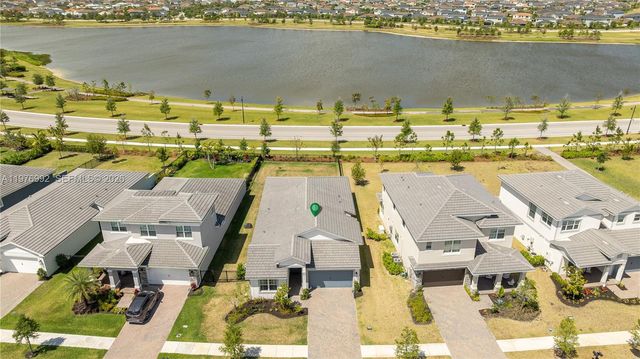 19510 Broad Shore Walk, Loxahatchee, FL 33470