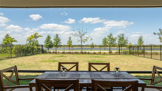 19510 Broad Shore Walk, Loxahatchee, FL 33470