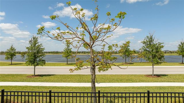 19510 Broad Shore Walk, Loxahatchee, FL 33470