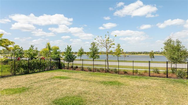 19510 Broad Shore Walk, Loxahatchee, FL 33470