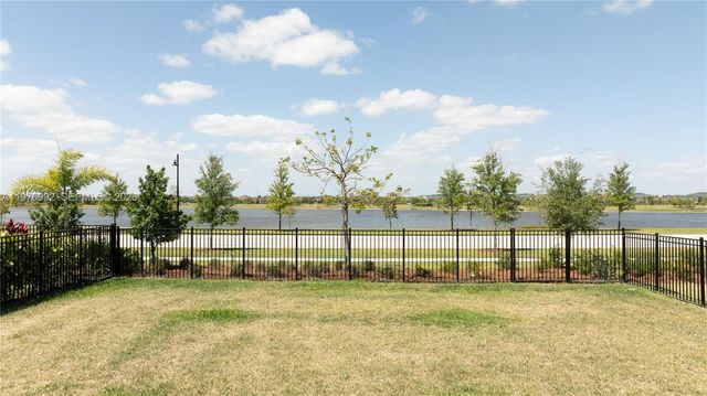 19510 Broad Shore Walk, Loxahatchee, FL 33470