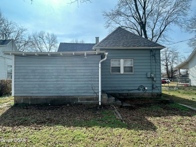 1017 W Daugherty Street, Webb City, MO 64870