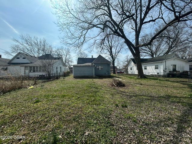 1017 W Daugherty Street, Webb City, MO 64870