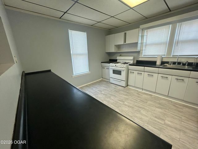 1017 W Daugherty Street, Webb City, MO 64870